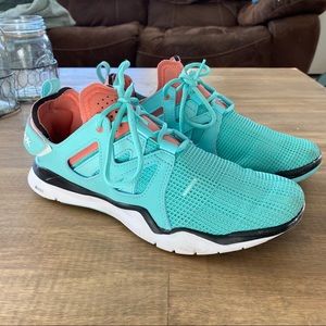 Reebok cross training shoe | size 9